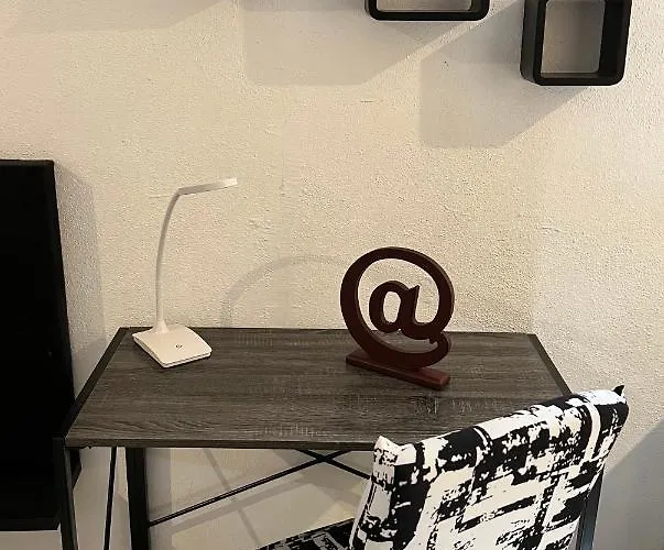 Apartment Cozy Black And White Studio *
